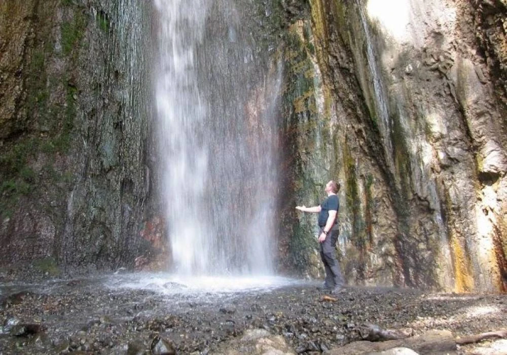 Excursion à la cascade Meru et au lac Duluti.